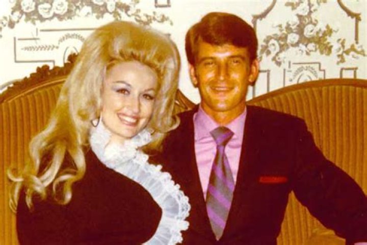 What does Dolly Parton husband Carl Dean do for a living? 1 Carl Dean
