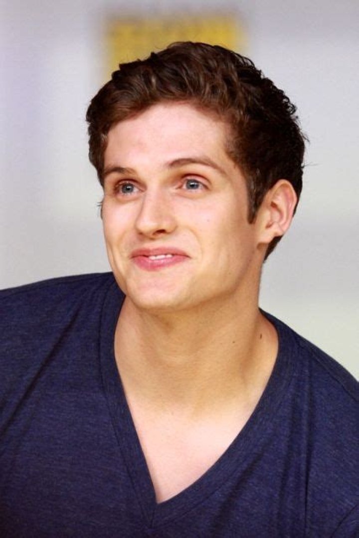 Daniel Sharman Age, Weight, Height, Measurements