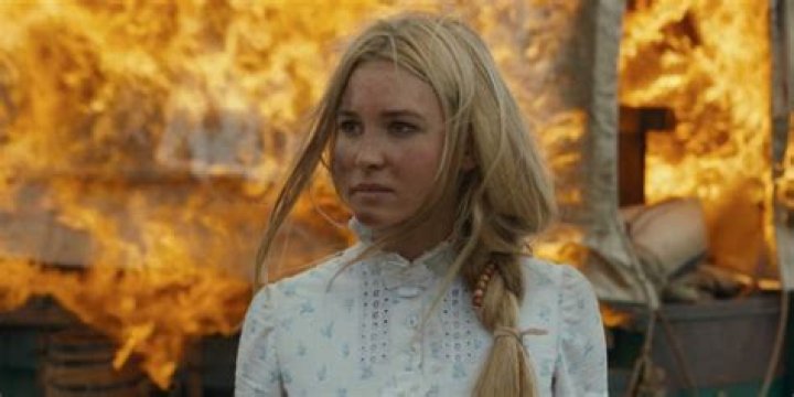Isabel May as Elsa Dutton in '1883'