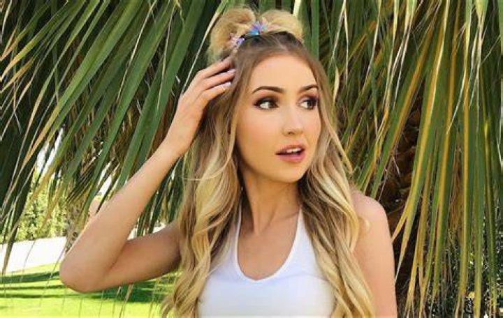 Mia Maples Net Worth & Earnings (2024)