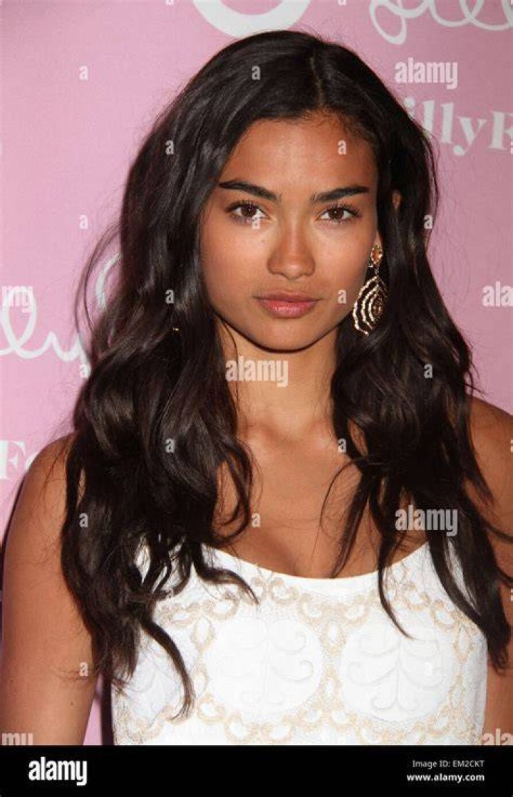 Model Kelly Gale