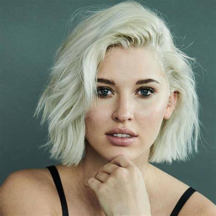 Sarah Grey Net Worth